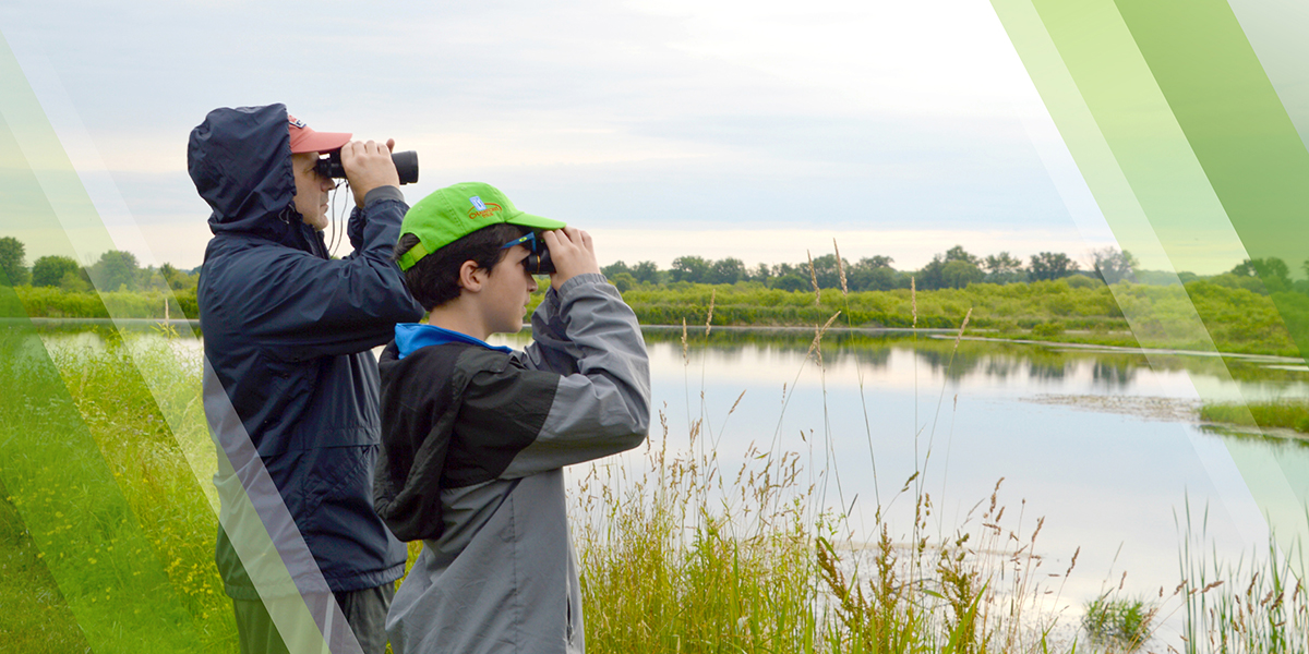 Wildlife Viewing Page Header depicting a man and a boy birdwatching at Mill Creek MetroParks
